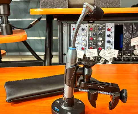 Shure - Beta 98AMP/C Mini Cardioid Condenser Microphone with A75M Microphone Mount